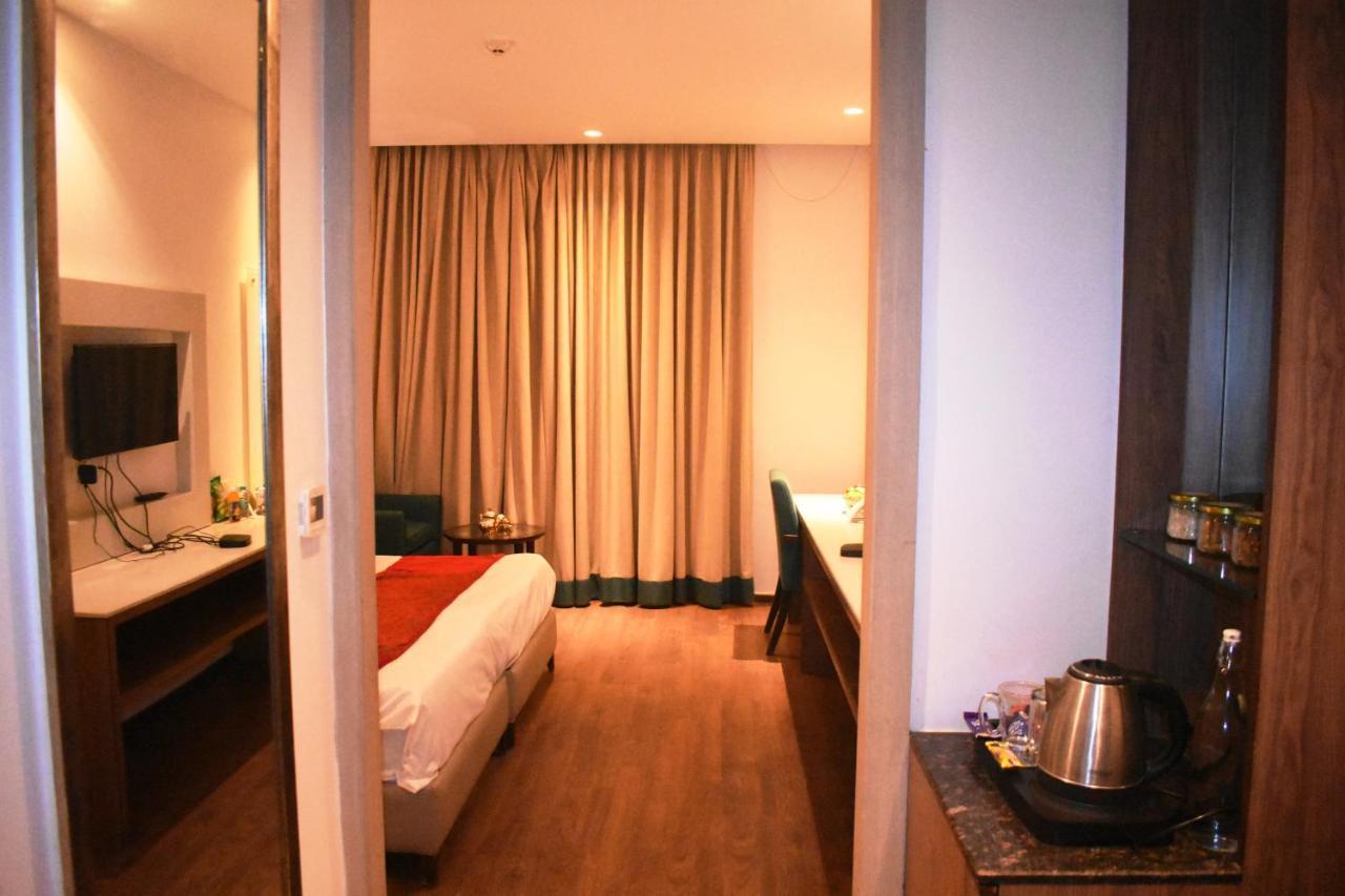 Lemonwood Suites By F9 Hotels - Trivoli Garden Chhatarpur New Delhi Buitenkant foto