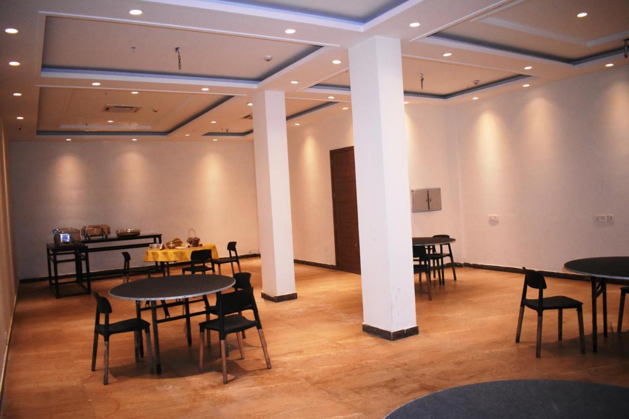 Lemonwood Suites By F9 Hotels - Trivoli Garden Chhatarpur New Delhi Buitenkant foto